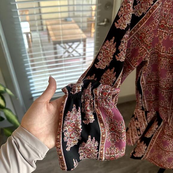 BCBGMAXAZRIA Long Sleeve Surplice Woven Top Size Small - Picture 5 of 8